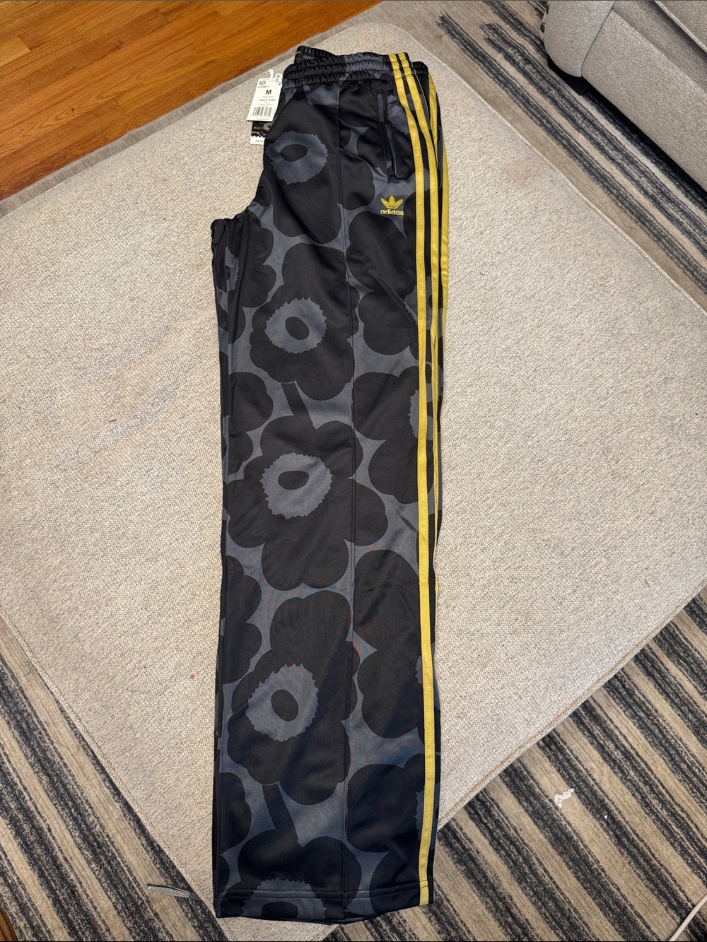 adidas Originals Women’s Black Gold 3-Stripe Track Pants Size M NWT